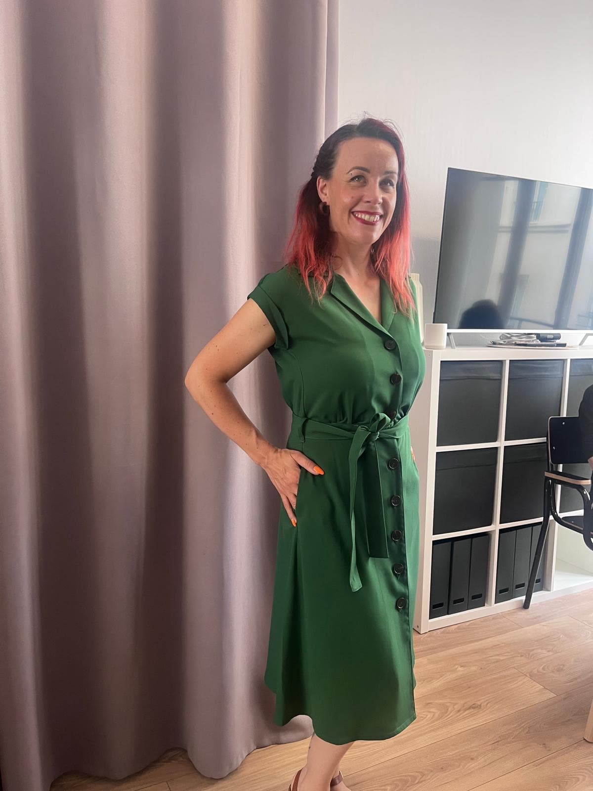 Robe Céline portée, coloris vert sapin